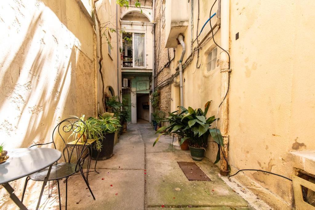 Studio Cosy Au Coeur De L'Ecusson - Arenes A 2 Min Nimes Exterior photo